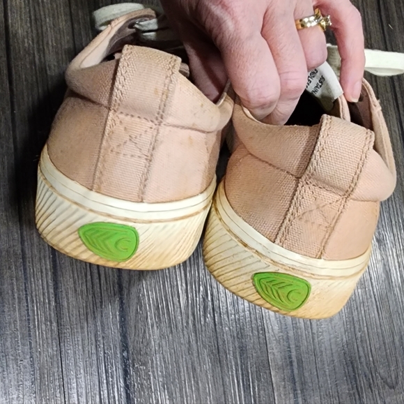 CARIUMA Women's Shoes OCA Low Pink Size 8 US Ethically Made Canvas Sneakers - Picture 2 of 9